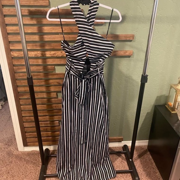 Fun wide leg criss cross halter dress - Picture 2 of 7